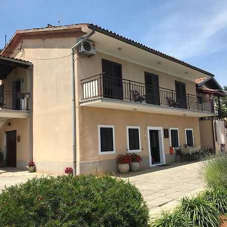 Apartman Elvis Lovran Luaran gambar