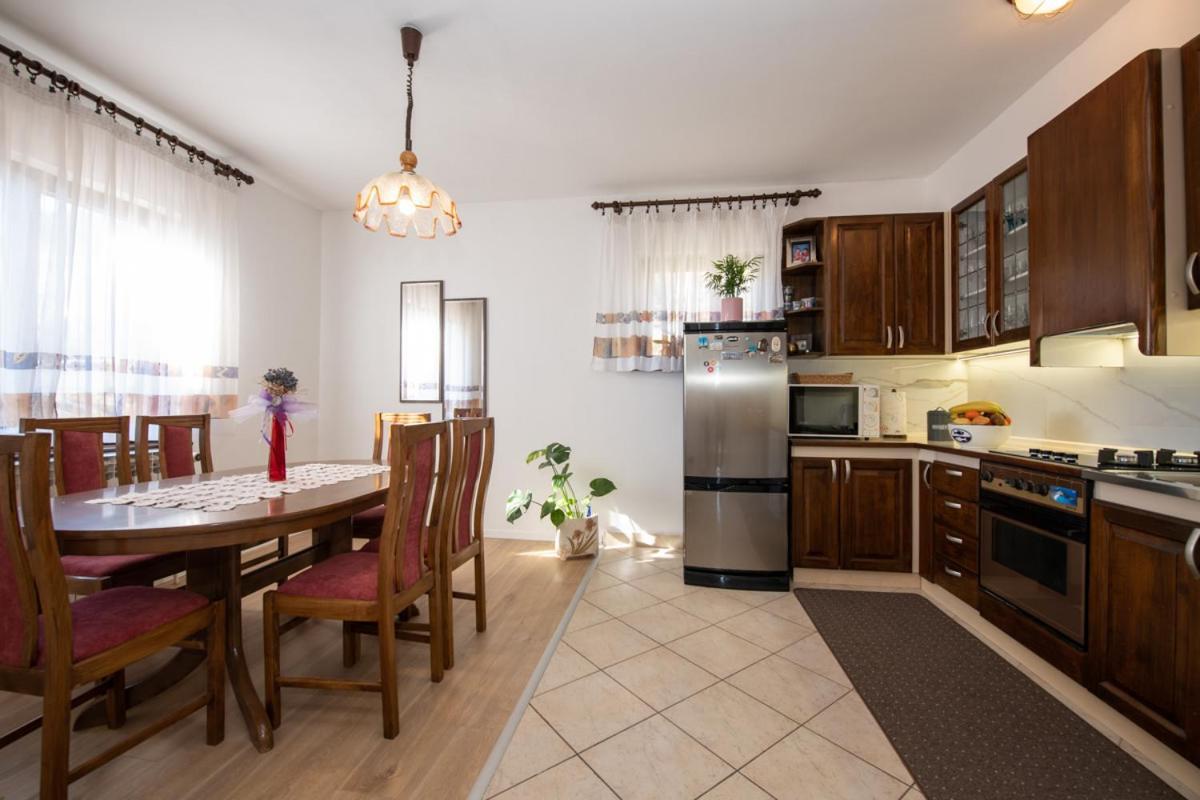Apartman Elvis Lovran Luaran gambar