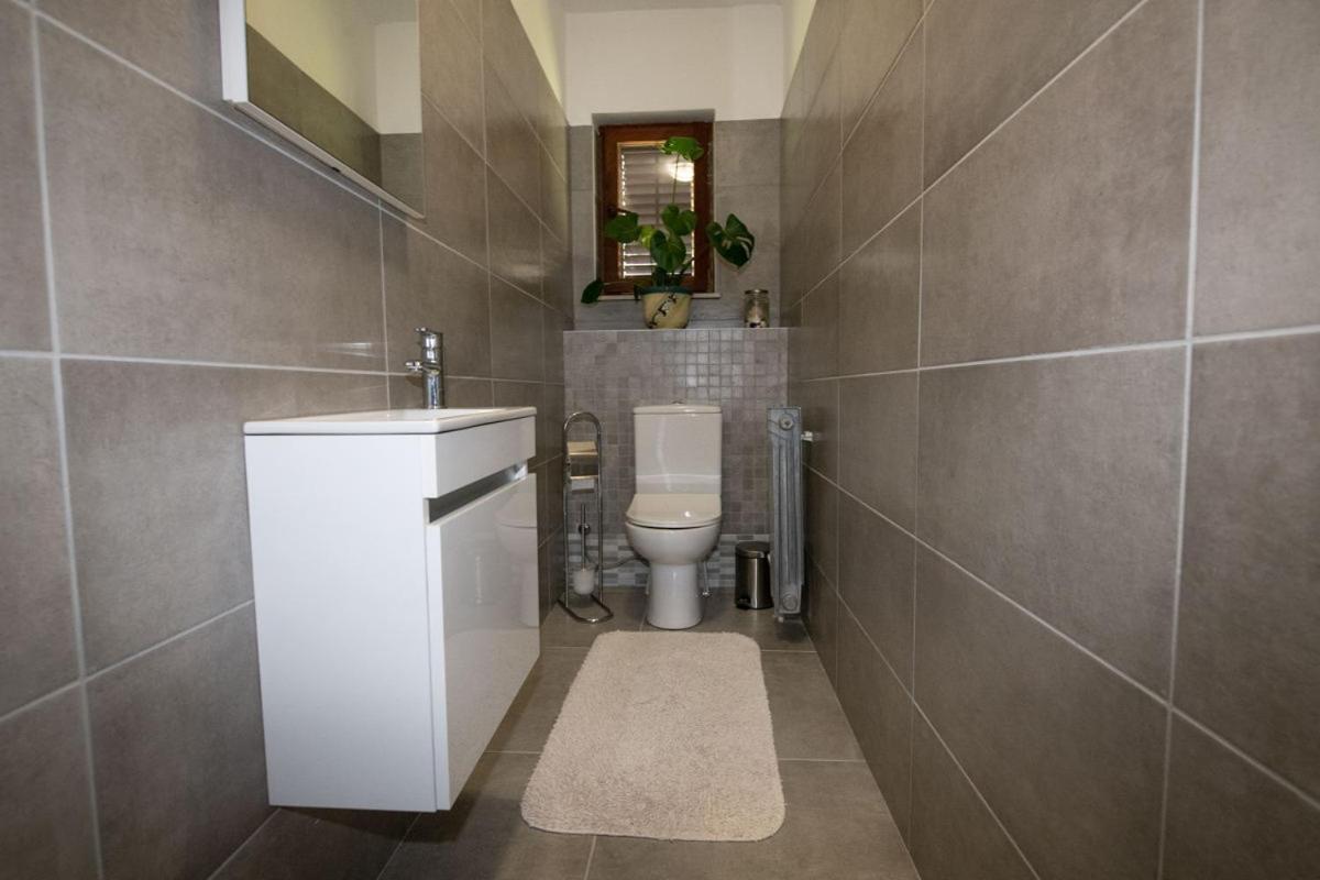 Apartman Elvis Lovran Luaran gambar