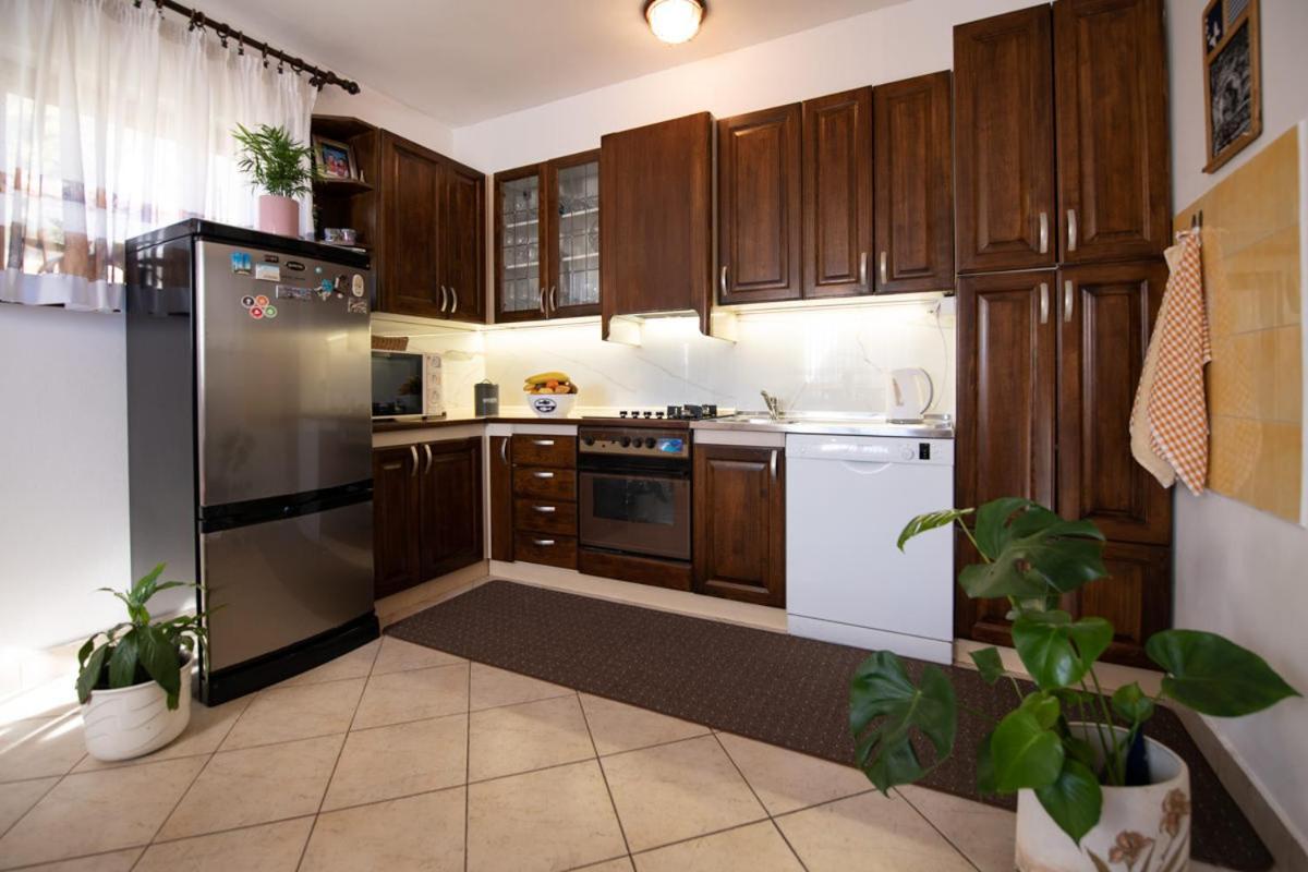 Apartman Elvis Lovran Luaran gambar