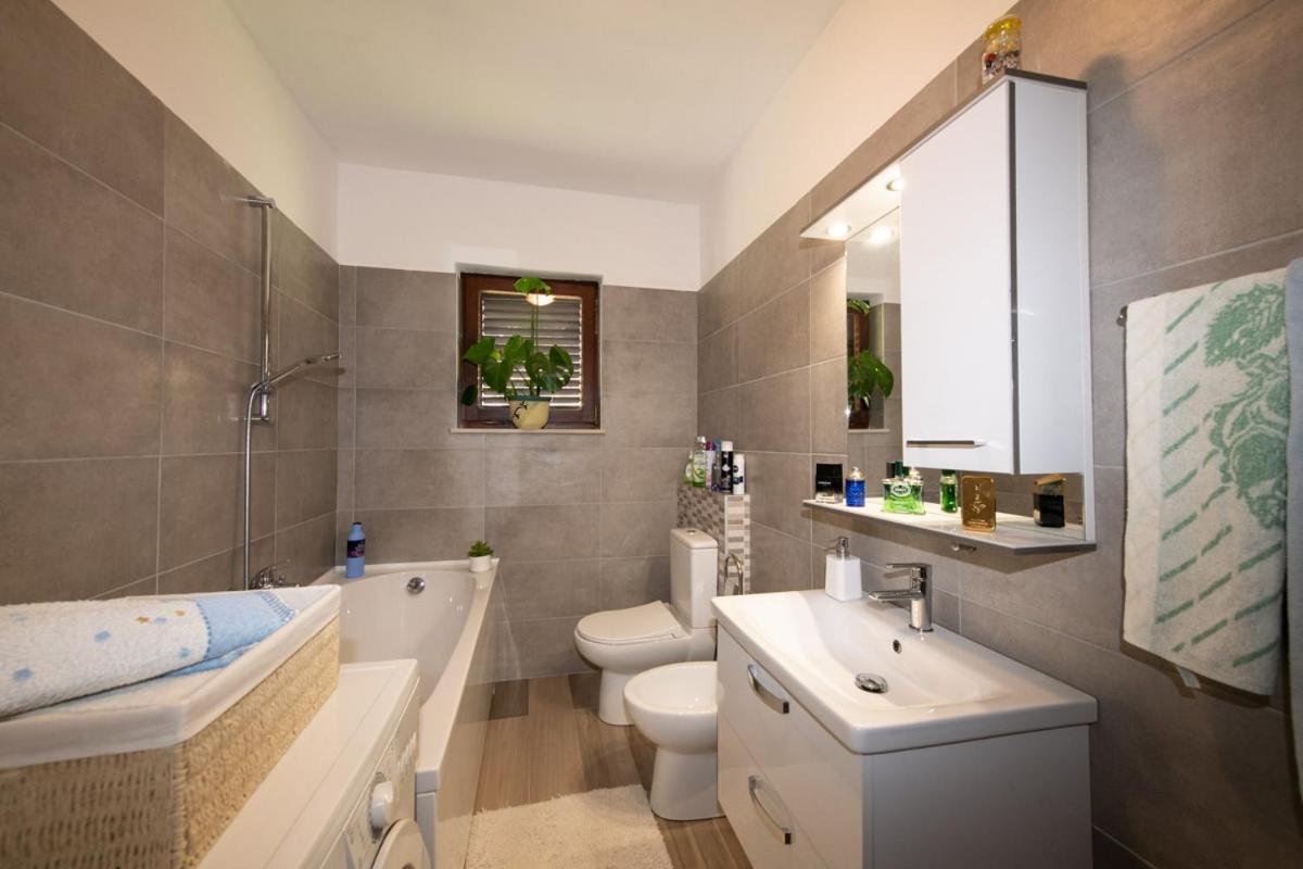 Apartman Elvis Lovran Luaran gambar